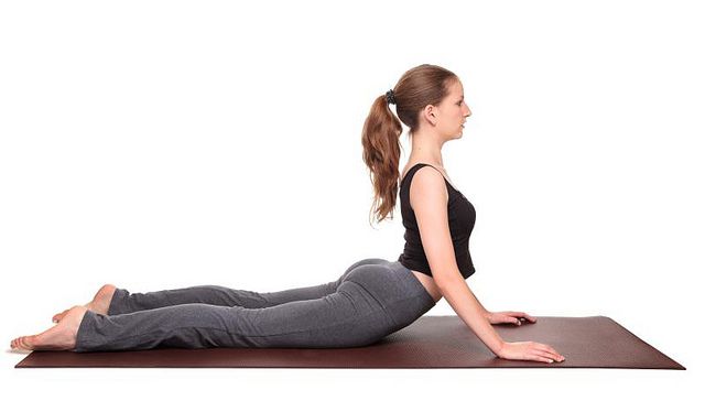 5 простых поз йоги, которые помогут избавиться от жира на животе