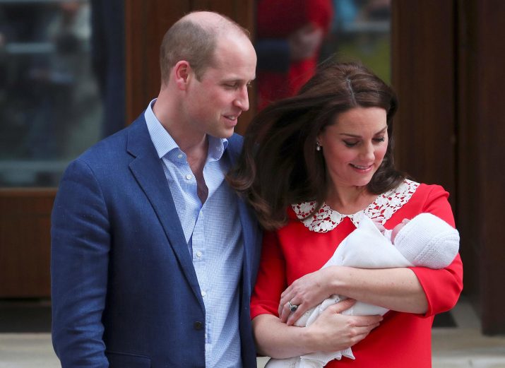 Кейт Миддлтон родила принца: появились первые фото новорожденного