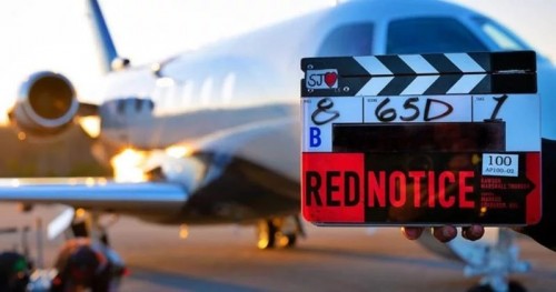Дуэйн Джонсон объявляет о начале съемок фильма «Красное уведомление» с Райаном Рейнольдсом и Галь Гадот