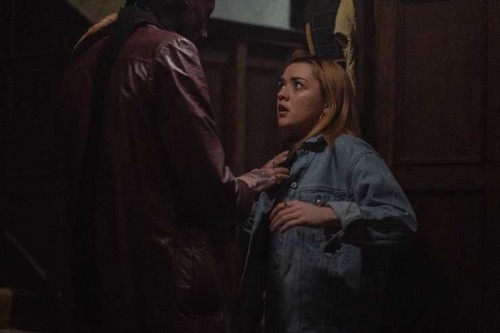 Мэйси Уильямс в ловушке дома кошмаров в трейлере фильма «Не входи»