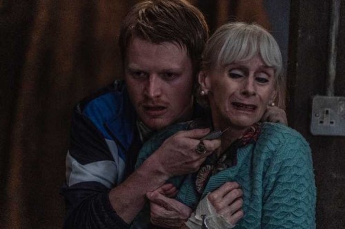 Мэйси Уильямс в ловушке дома кошмаров в трейлере фильма «Не входи»