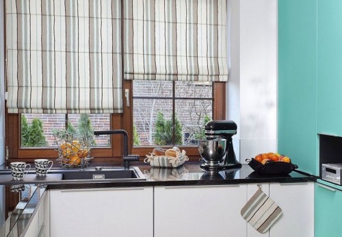 Короткие шторы в кухню — виды, ткани, преимущества