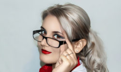 5 секретов макияжа для тех, кто носит очки
