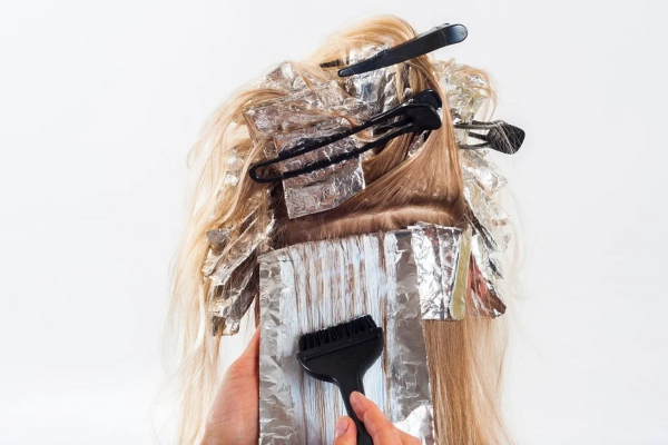 «Вместо волос вата»: колорист назвала правила совмещения кератина и окрашивания