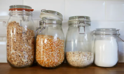 Как избавиться от пищевой моли на кухне быстро в домашних условиях