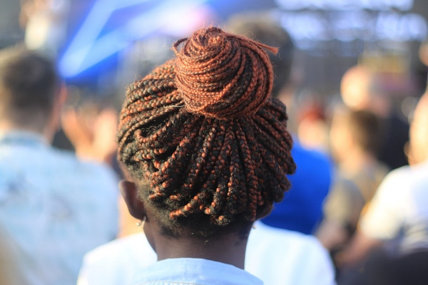 Эксперт рассказала, как афрокосы и дреды влияют на выпадение волос