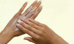 Как спасать кожу рук зимой: важные правила