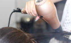 Как выбрать фен, который поможет сохранить качество волос
