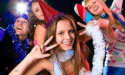 Подросток хочет встречать Новый год в компании сверстников: как поступить?