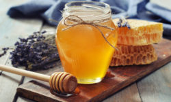 Мёд избавит от перхоти, похмелья и растяжек