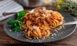 Вот почему итальянцы никогда не заказывают спагетти болоньезе в Италии