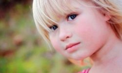 Детская застенчивость: причины и следствие