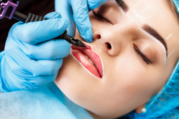 Перманентный макияж губ и бровей: преимущества, о чем важно знать