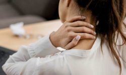 Как справиться с болью в шее: горячая и холодная терапия в лечении боли